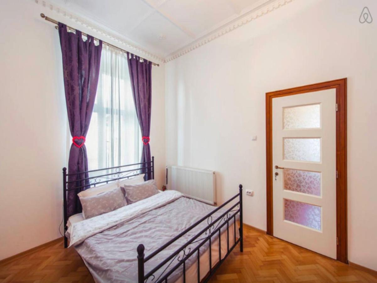 Love Nest Apartment Brasov Room photo