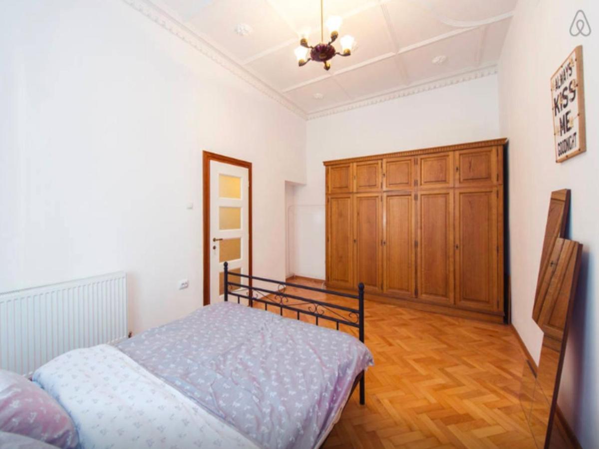 Love Nest Apartment Brasov Room photo